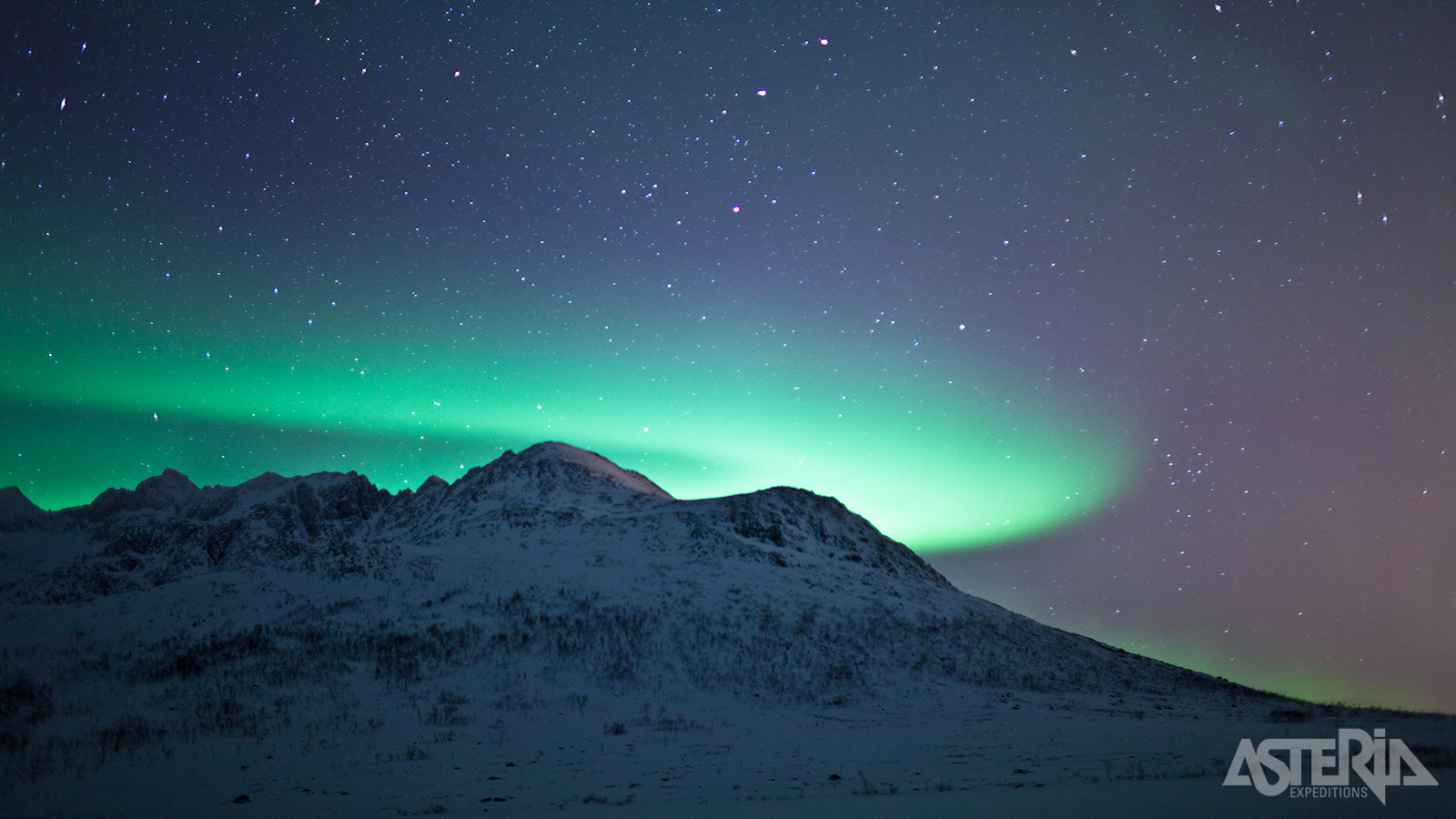 Door de noordelijke ligging is dit één van de betere plekken ter wereld om het noorderlicht te zien