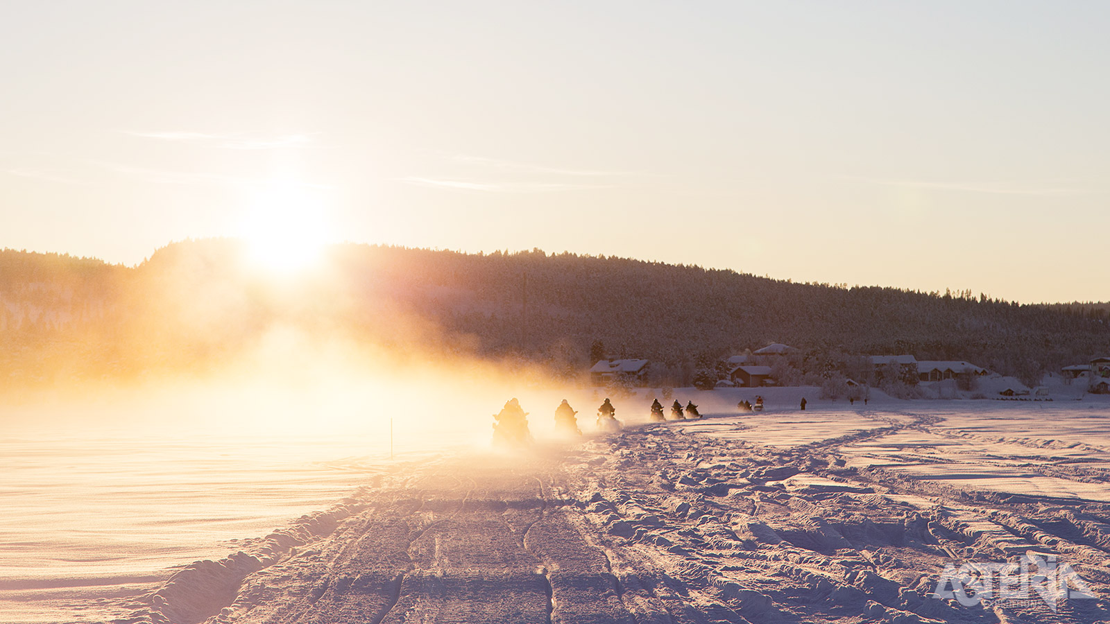 De route slingert zich over de  hoogvlaktes tussen Finland en Noorwegen