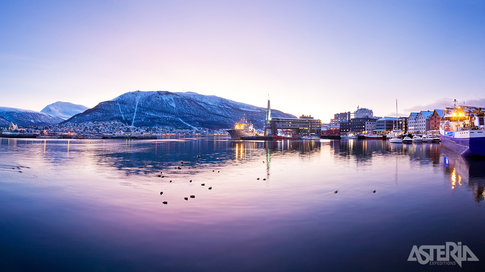 De haven van het mooie Tromsø