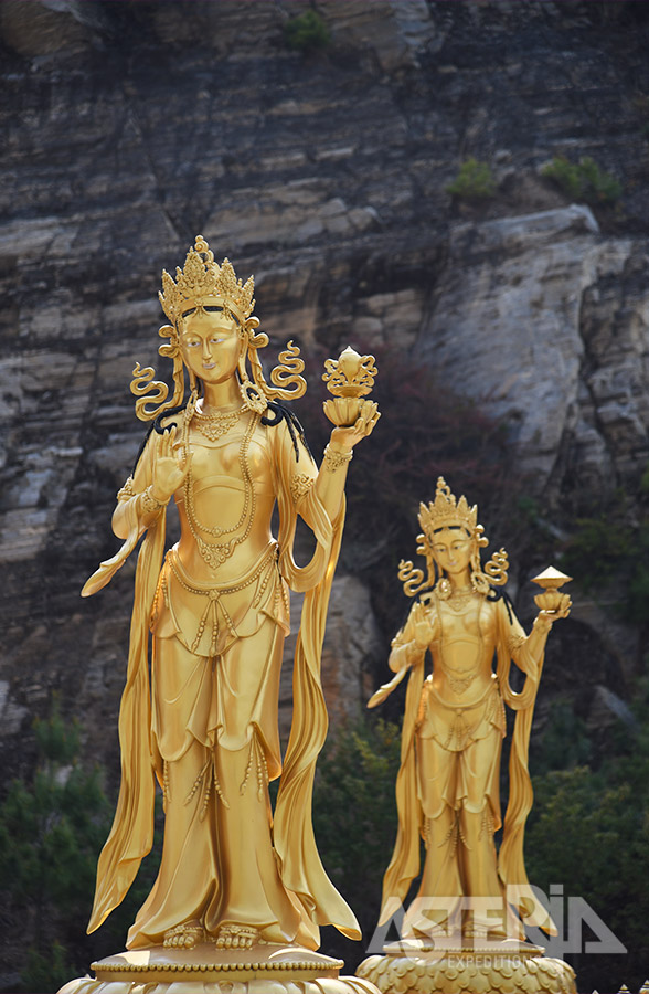 Even buiten Thimphu ligt ’Buddha Dordenma’, met een verzameling van zo’n 125.000 kleine vergulde beelden