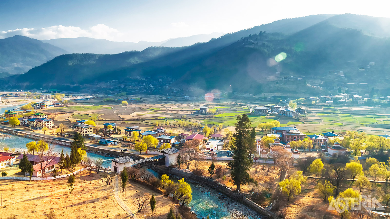 Gelegen in het westen van Bhutan, biedt de Paro-vallei een fascinerende mix van natuurlijke schoonheid, culturele rijkdom en historische betekenis
