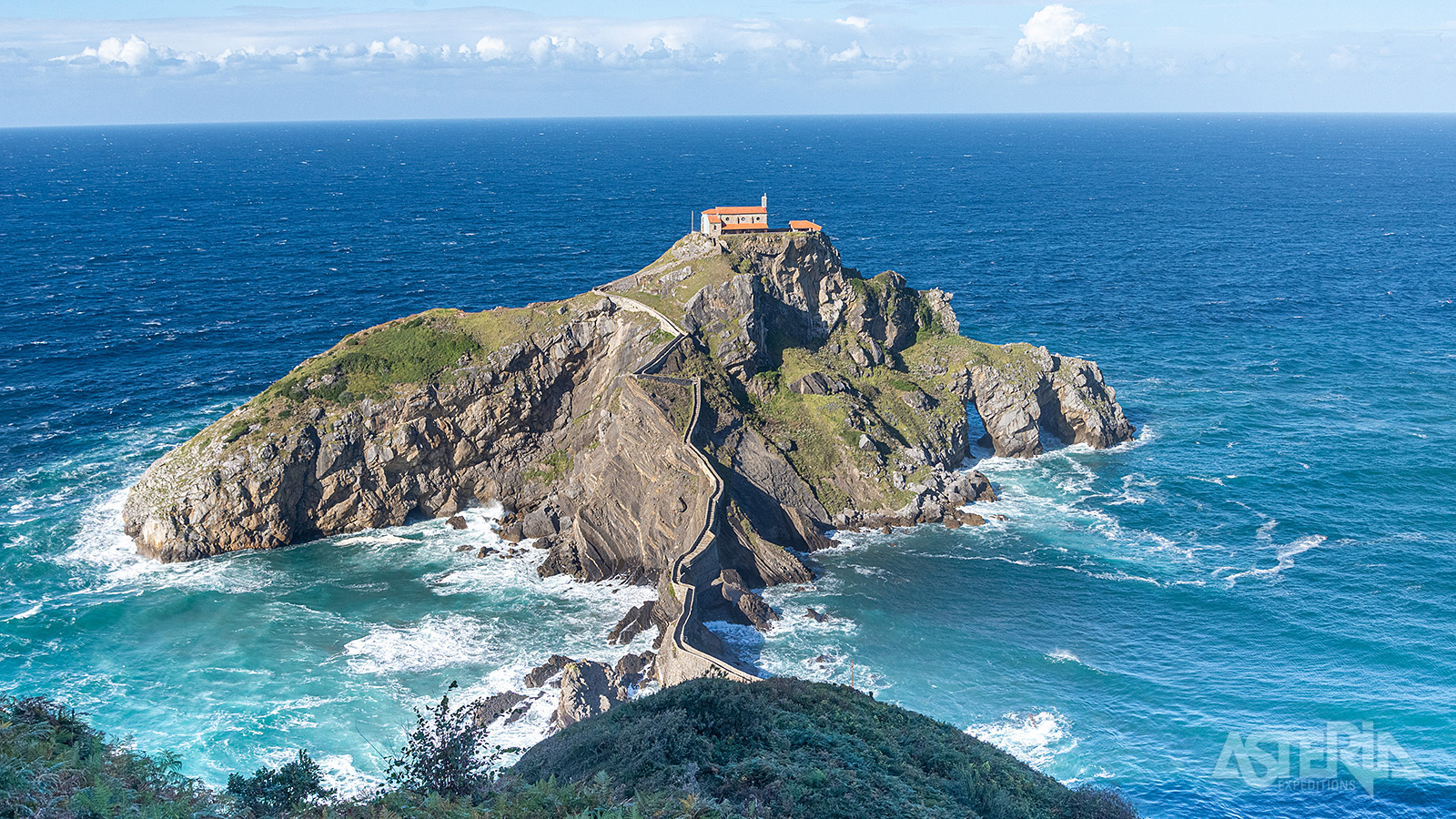 Het fotogenieke rotskasteel van San Juan Gaztelugatxe is voor fans van Game of Thrones ook bekend als ’Dragonstone’