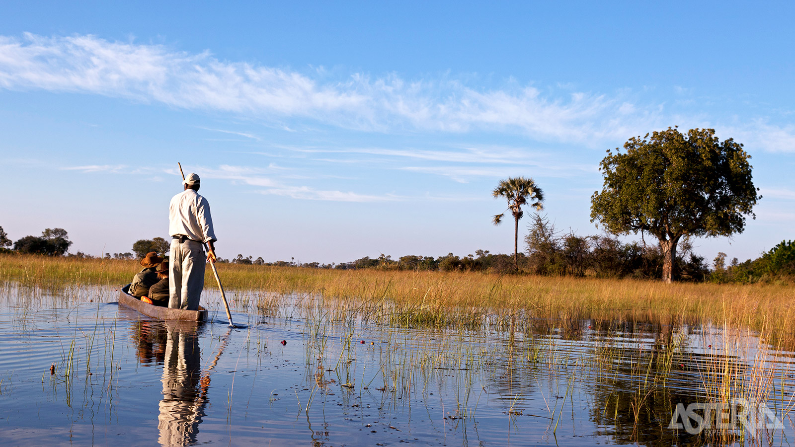 Jao Camp is de perfecte uitvalsbasis voor wateractiviteiten zoals een tocht met een traditionele mokoro