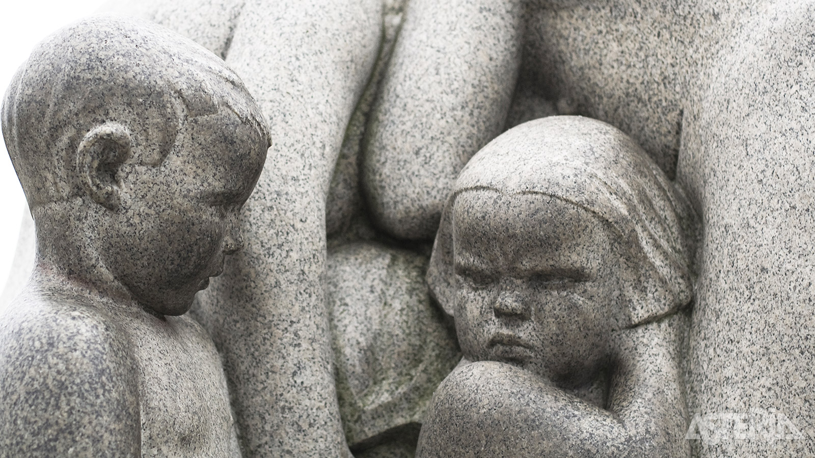 Veel beelden in het Vigeland Park symboliseren de kringloop van het menselijk leven