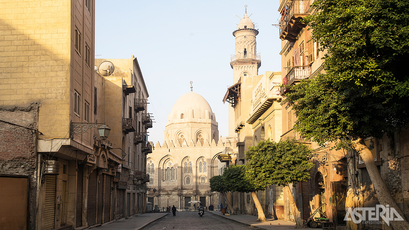 Laat je betoveren door het Arabische karakter van Caïro, waar geschiedenis, gastvrijheid en eeuwenoude tradities elkaar ontmoeten