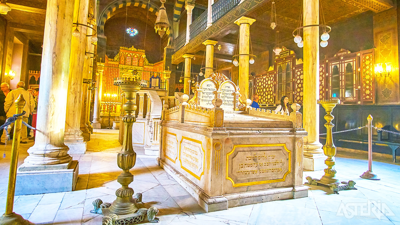 De Ben Ezra-synagoge is één van de oudste en meest historische synagogen, gelegen in de wijk Koptisch Caïro