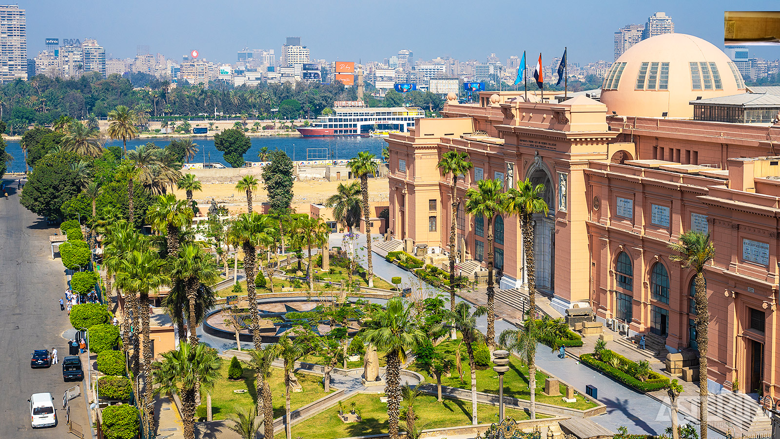 Het iconische oude Egyptisch Museum aan het Tahrirplein