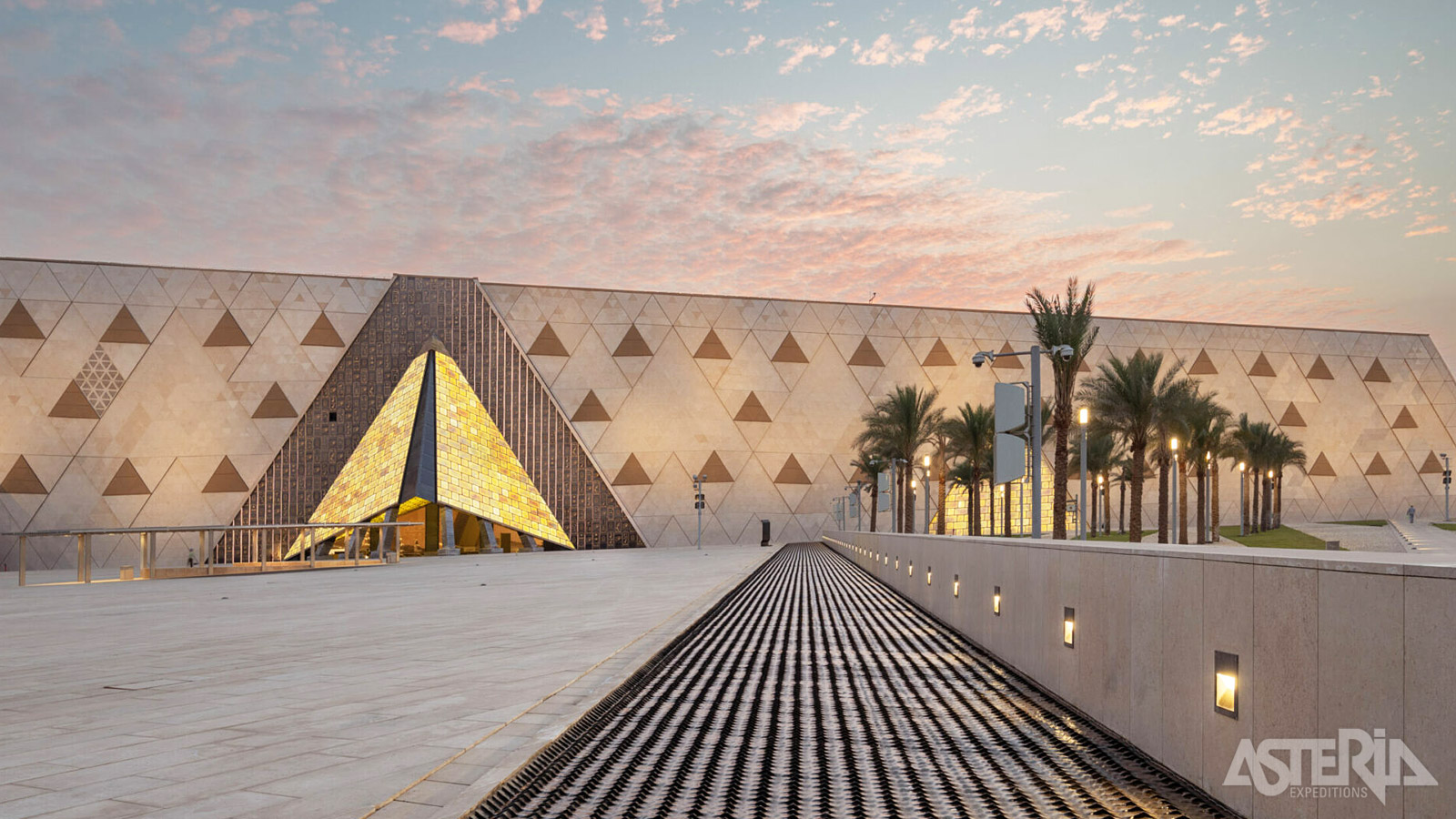Het hypermoderne Grand Egyptian Museum beslaat maar liefst 50ha en biedt een ongeëvenaarde kijk op de schatten van Egypte