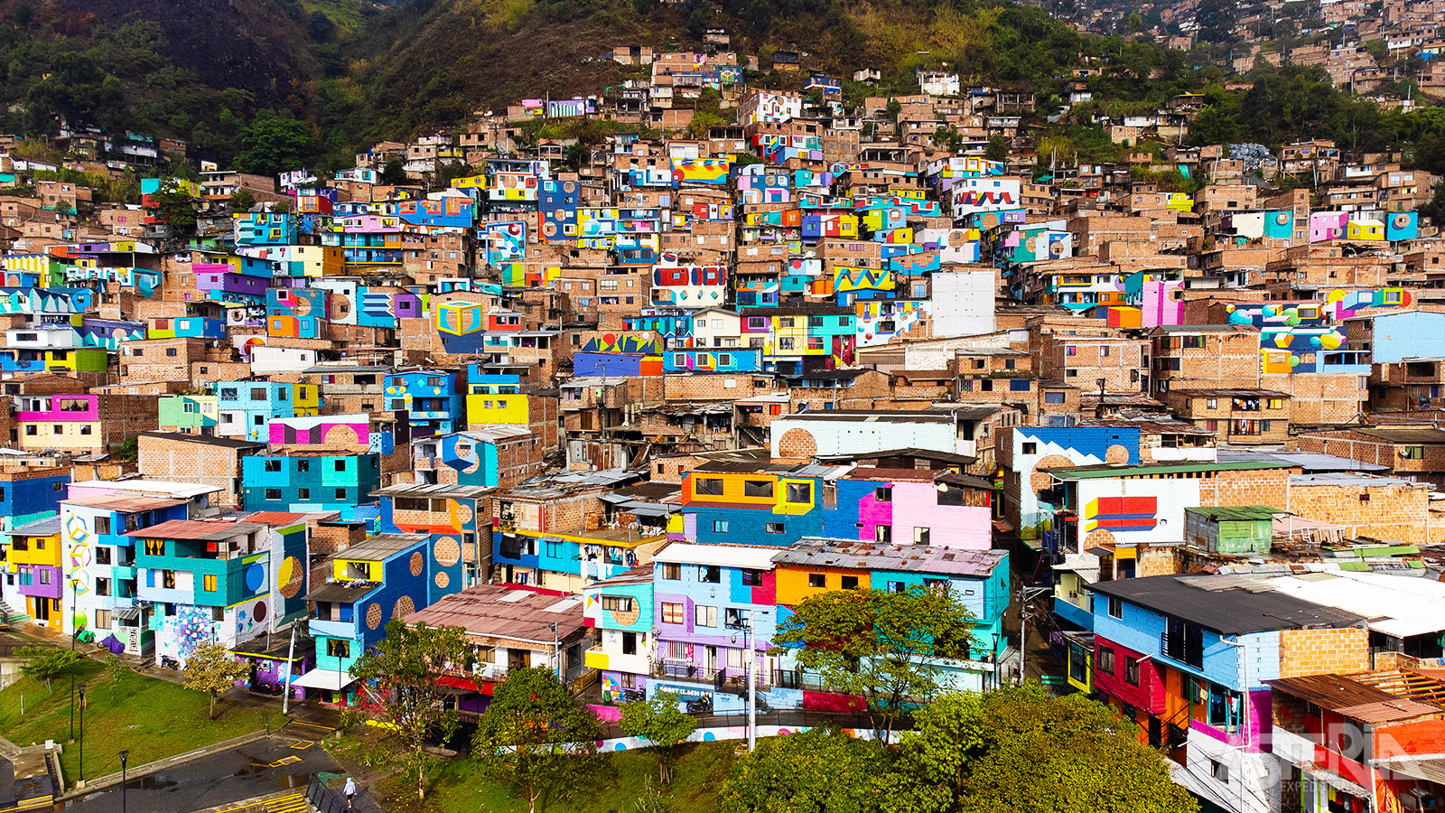 Comuna 13 transformeerde van één van de gevaarlijkste wijken van Medellín tot een levendig centrum van creativiteit