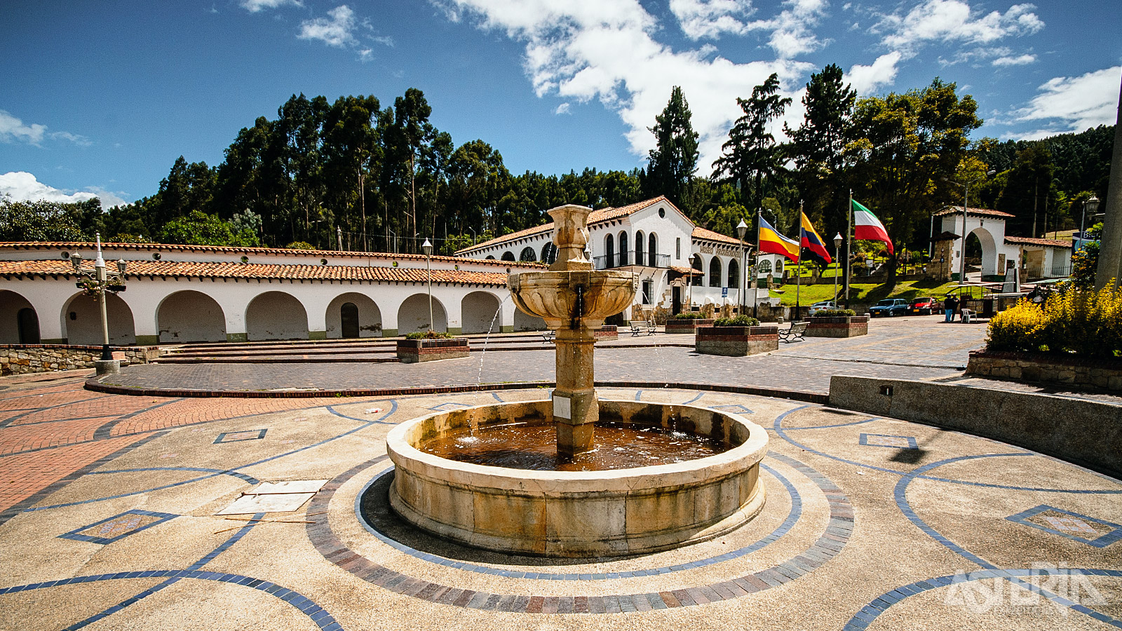 In Zipaquirá, een charmant stadje met levendig dorpsplein en goed bewaarde koloniale architectuur, krijg je een inkijk in de lokale geschiedenis en cultuur