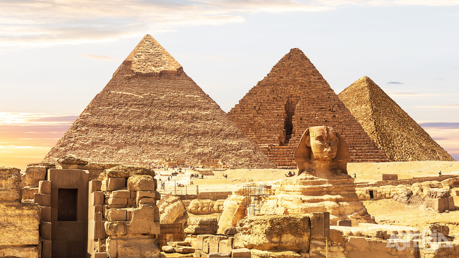 De piramides van Cheops, Chefren en Mykerinos zijn de bekendste overblijfselen van het Oude Egypte