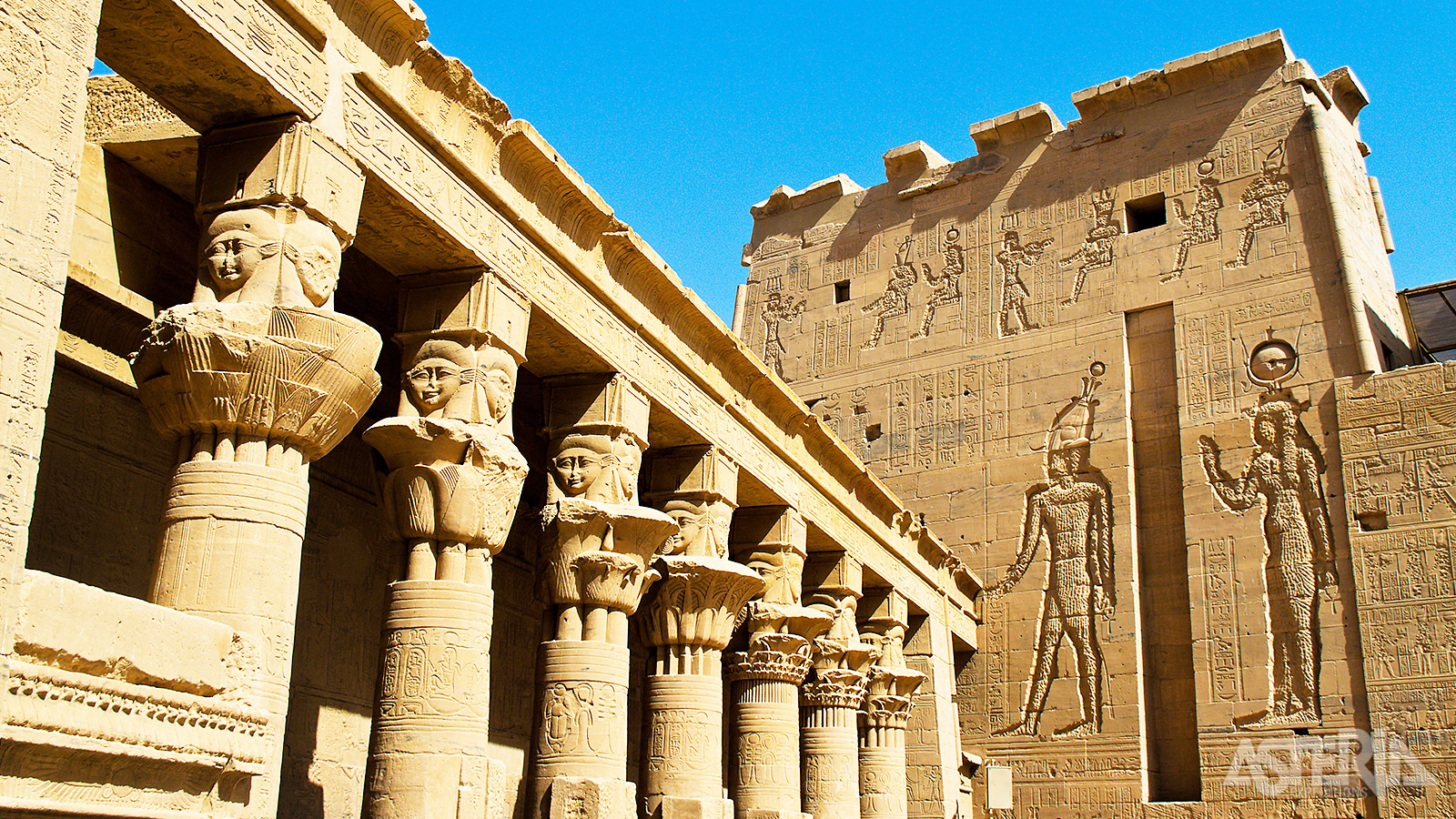 Op het eiland Philae treffen we het oud-Egyptisch tempelcomplex gewijd aan de vruchtbaarheidsgodin Isis aan