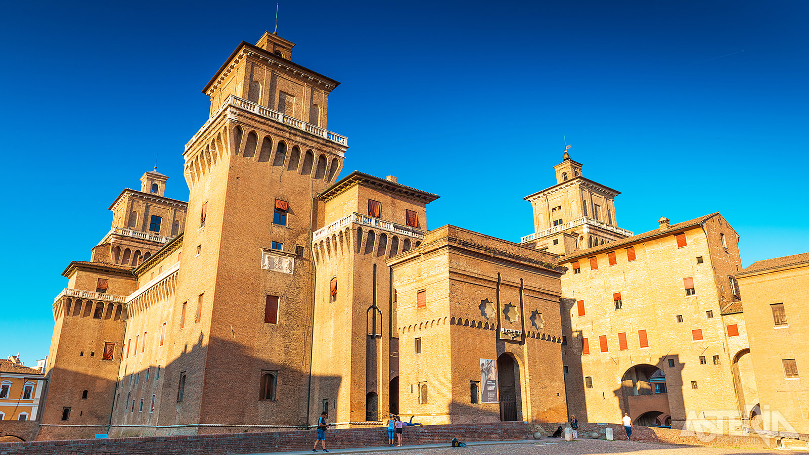 Castello Estense in  Ferrara is één van de best bewaarde middeleeuwse kastelen van Italië