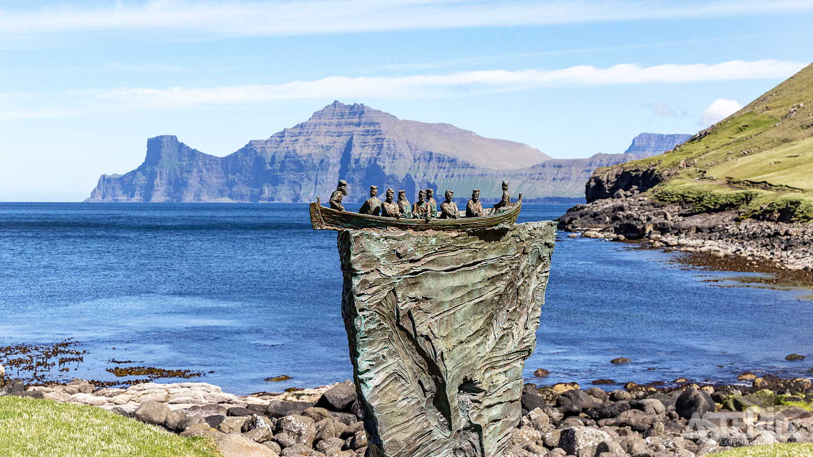 In het pittoreske Elduvík op Eysturoy leeft de legende van Marmennilin, een mysterieuze zeebewoner met mensachtige trekken.