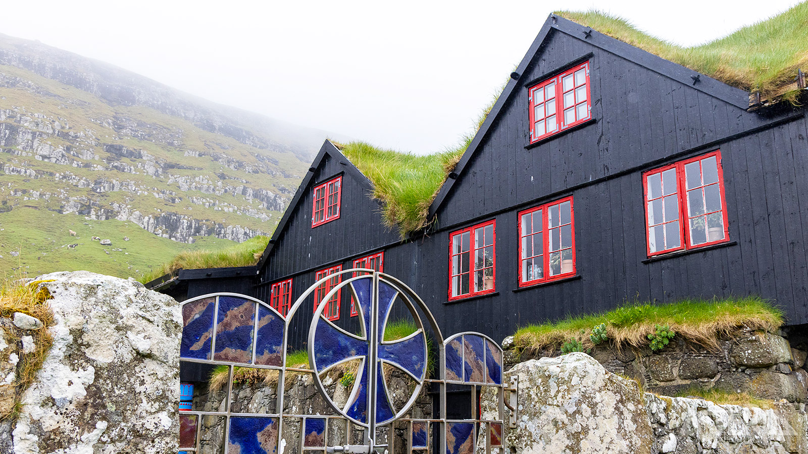 Roykstovan dateert uit het begin van de 12de eeuw en is mogelijks het oudste continu bewoonde houten huis ter wereld