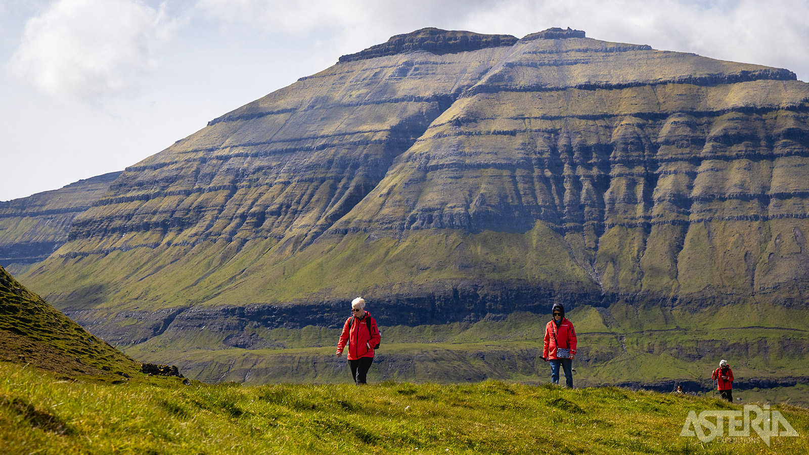 Elke dag biedt een mengeling van avontuur en rust, met excursies per zodiac of wandelingen