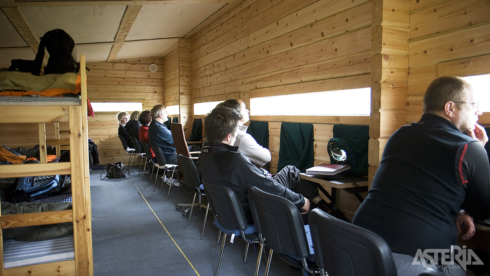 Vanuit houten schuilhutten kan je de dieren optimaal observeren en fotograferen