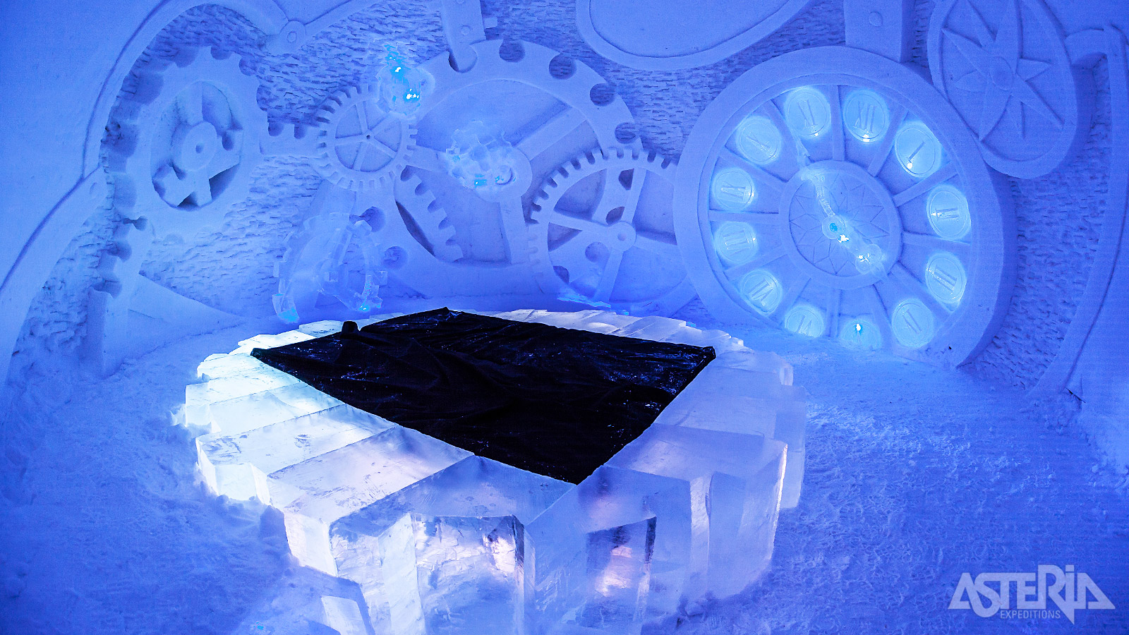 De verschillende Ice Suites van het Snow Village zijn unieke pareltjes van getalenteerde ijskunstenaars of carvers