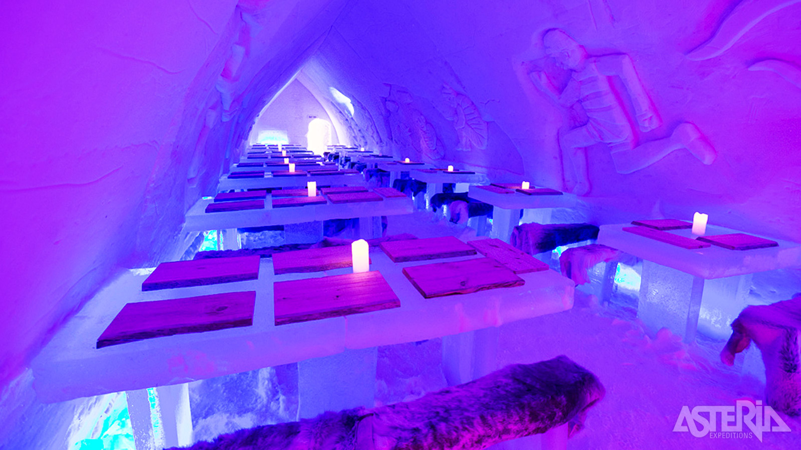 Om je ervaring compleet te maken is er een 3-gangendiner in het Ice Restaurant voorzien