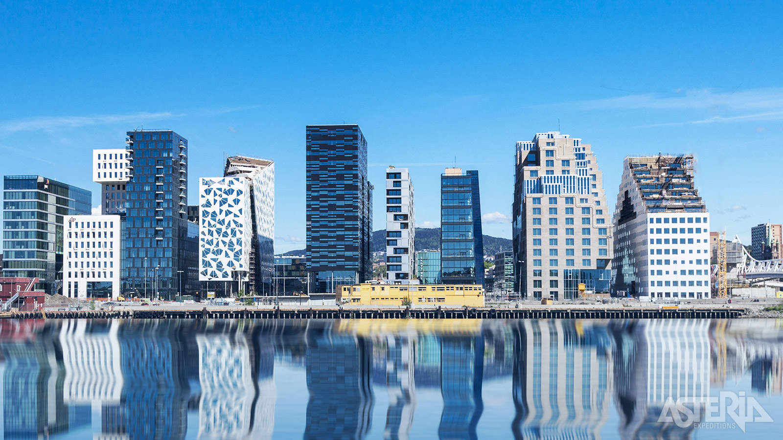 Het prestigieuze Bjørvika Barcode project in Oslo: 12 wolkenkrabbers in de kleuren zwart en wit die een visuele barcode vormen