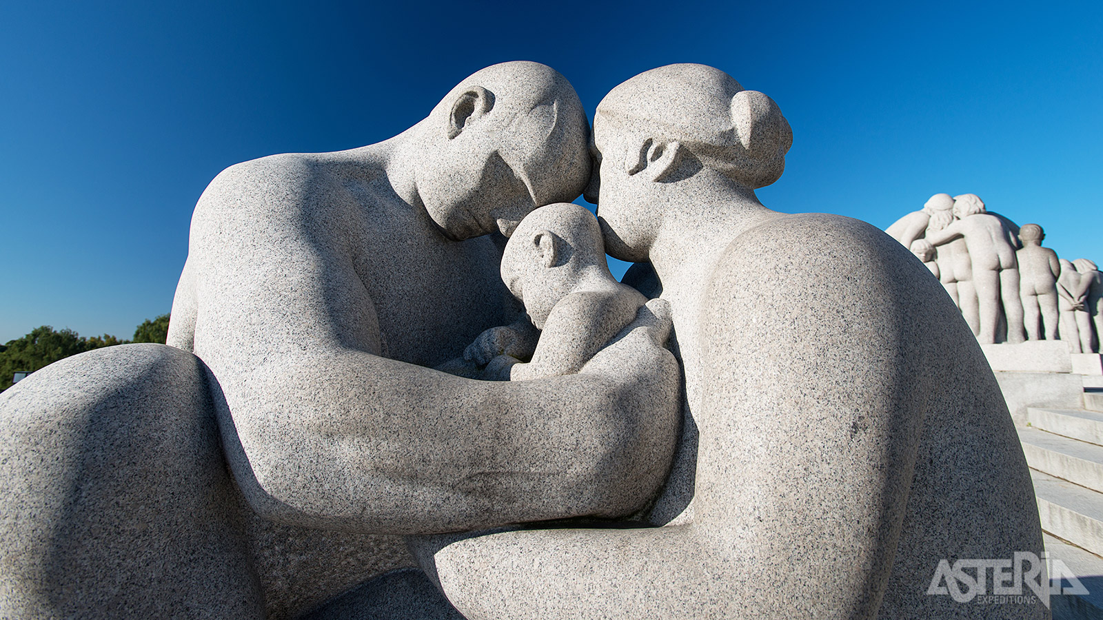 In het Vigelandpark vind je 212 stenen en bronzen beelden van de Noorse beeldhouwer Gustav Vigeland