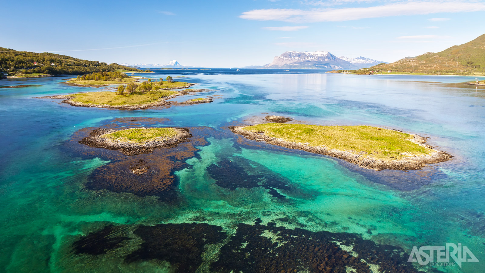De Vesterålen eilandengroep omvat 4 grotere en tal van kleinere eilanden