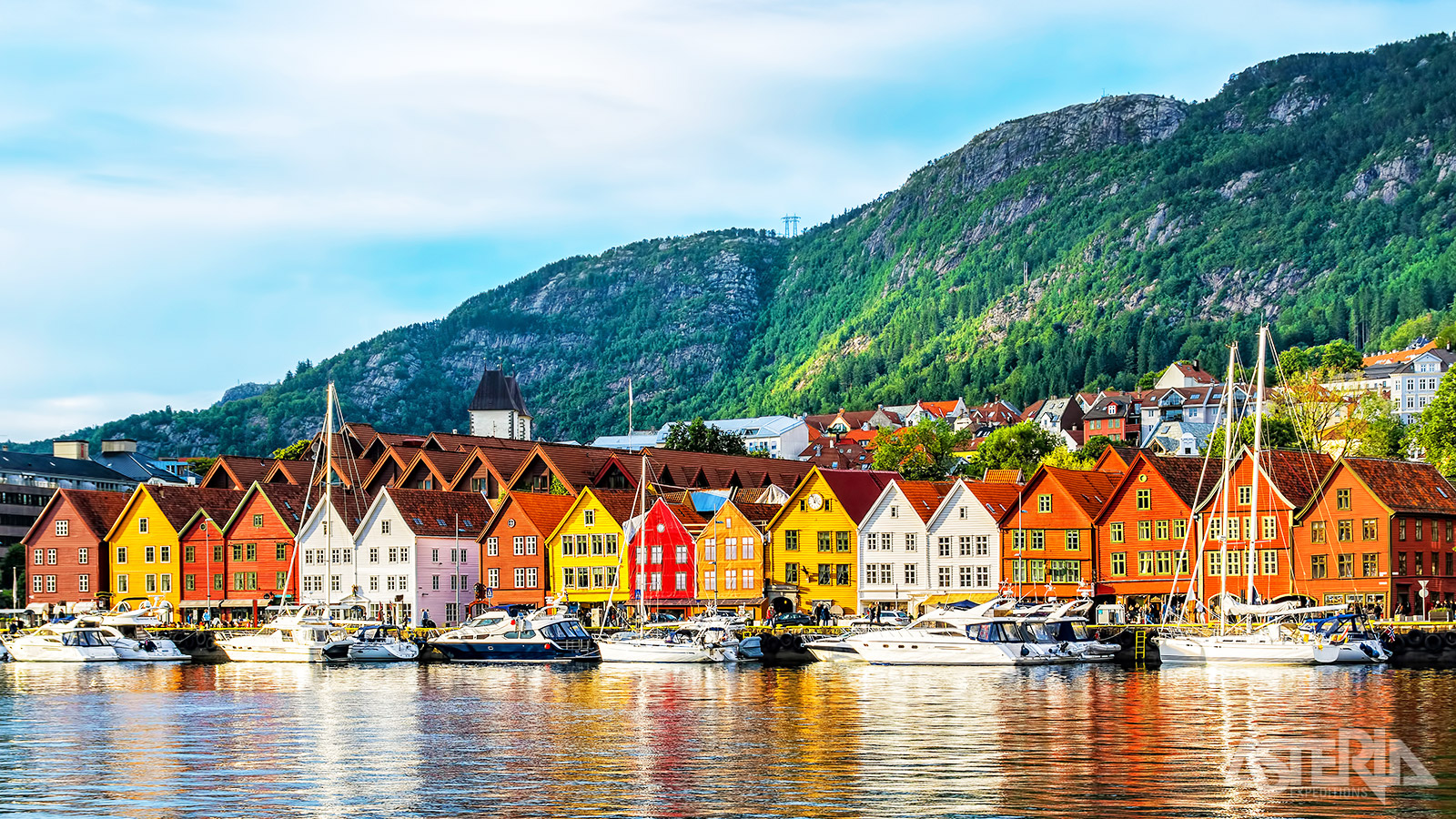 Bryggen (UNESCO-werelderfgoed) is de plek in Bergen waar je de typische houten huizen kan bewonderen