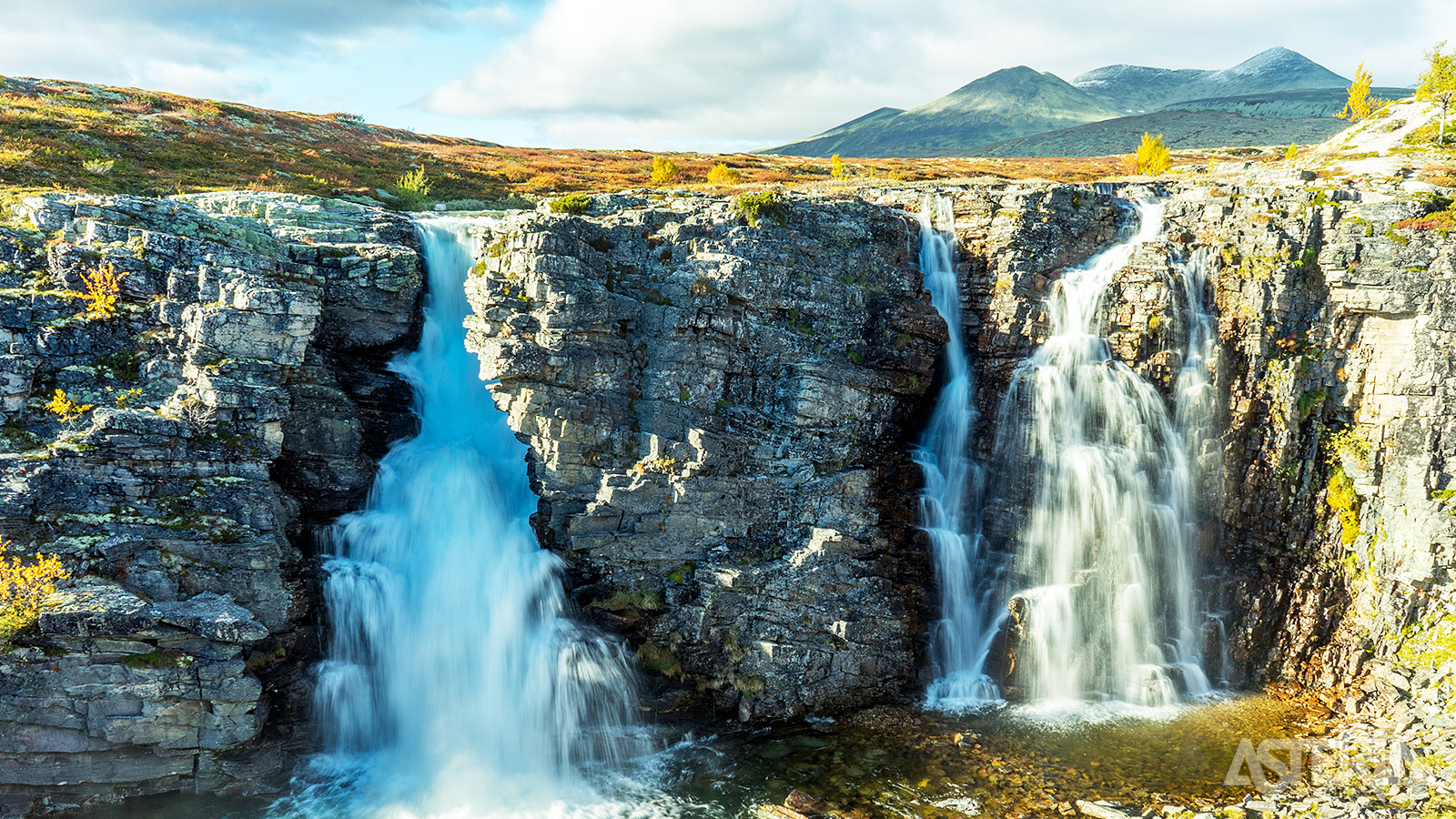 Bruresløret, wat ’Bruidssluier’ betekent, is een prachtige waterval in het Rondane Nationaal Park