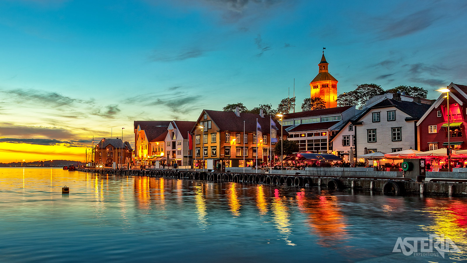 Stavanger is een levendige stad die bekendstaat om zijn mix van geschiedenis, moderne cultuur en prachtige natuur