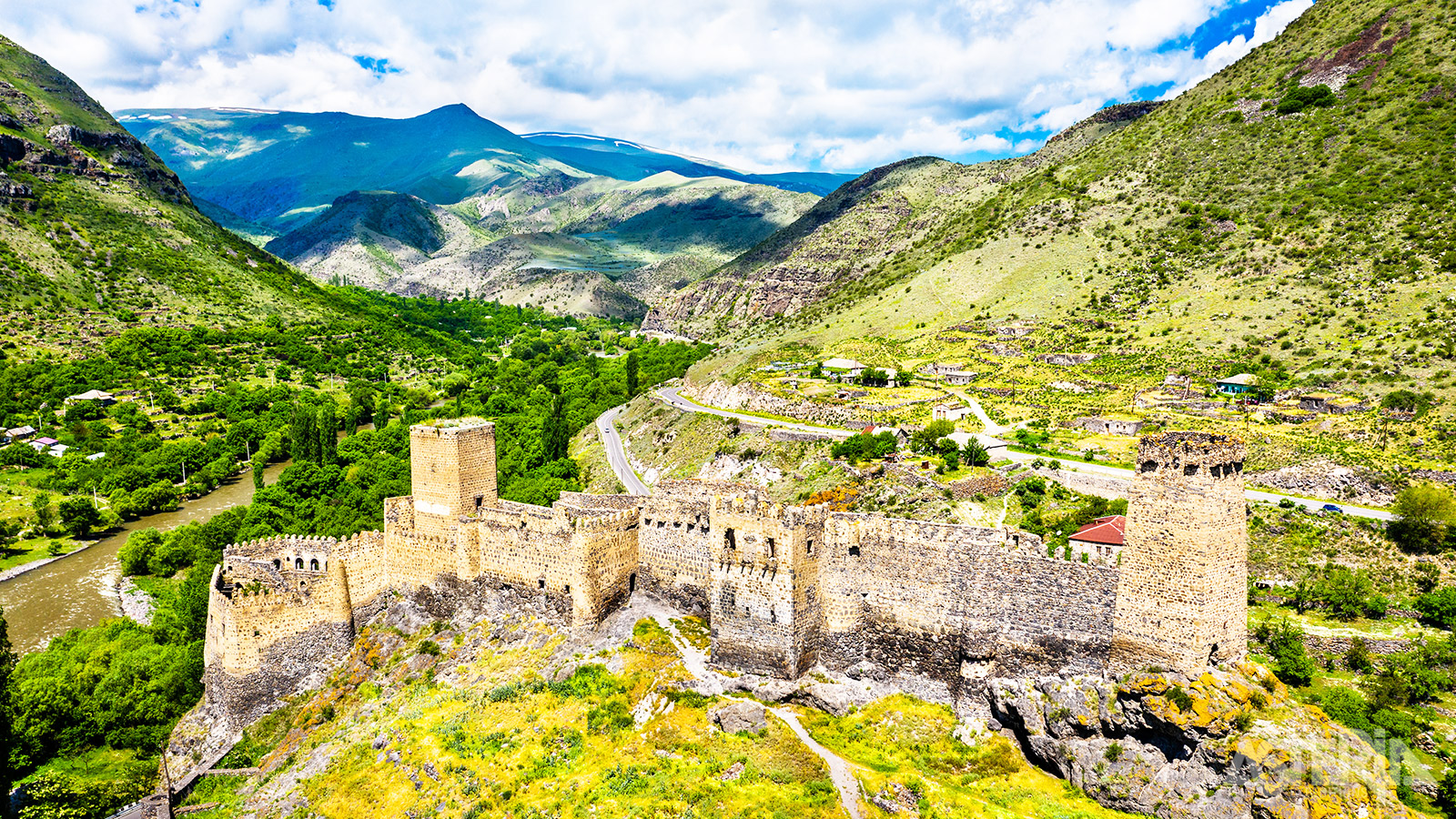 Het Khertvisi fort is n van de oudste vestingen van Georgi en prachtig gelegen in de regio Meskheti
