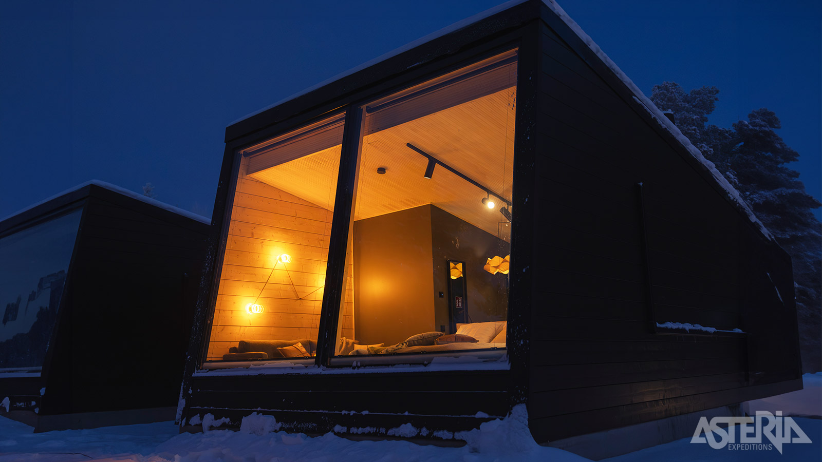 Een Arctic Glass Suite heeft grote ramen op het noorden, zodat je vanuit je bed het noorderlicht kan spotten - Facultatief