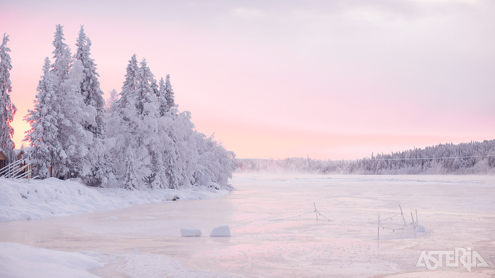 Geniet van besneeuwde bossen en  bevroren meren in deze regio van Fins Lapland