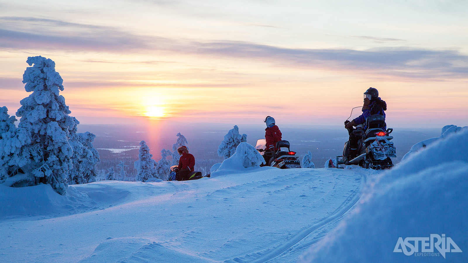 Bij dit programma maak je een sneeuwscootersafari van 60-80km