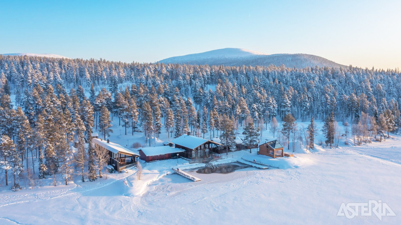 3 nachten verblijf je in het Harriniva Adventure Resort en tijdens de huskytocht verblijf je 4 nachten in eenvoudige hutten in de natuur