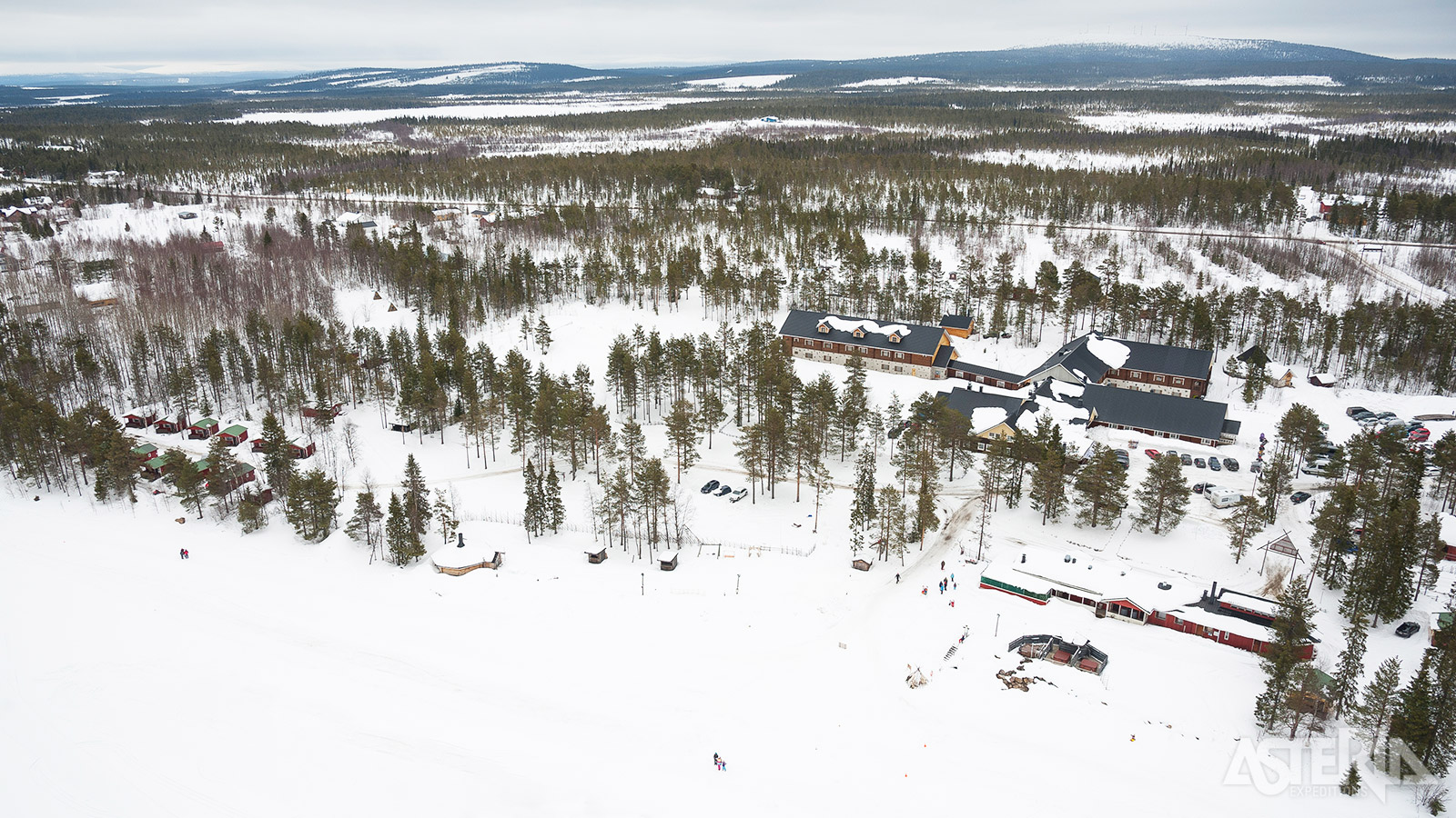 3 nachten verblijf je in het Harriniva Adventure Resort en tijdens de huskytocht verblijf je 4 nachten in eenvoudige hutten in de natuur