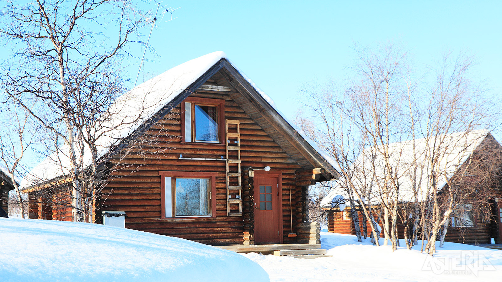 De chalets van het Harriniva Adventure Resort zijn dichtbij de Muonio-rivier gelegen