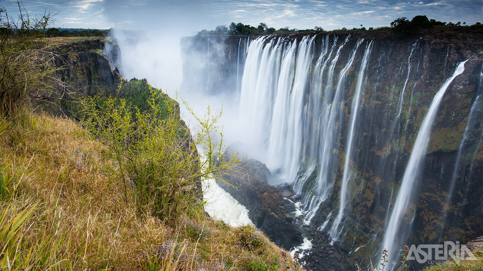 De imposante Victoria-watervallen behoren terecht tot de meest iconische en meest bekende watervallen ter wereld