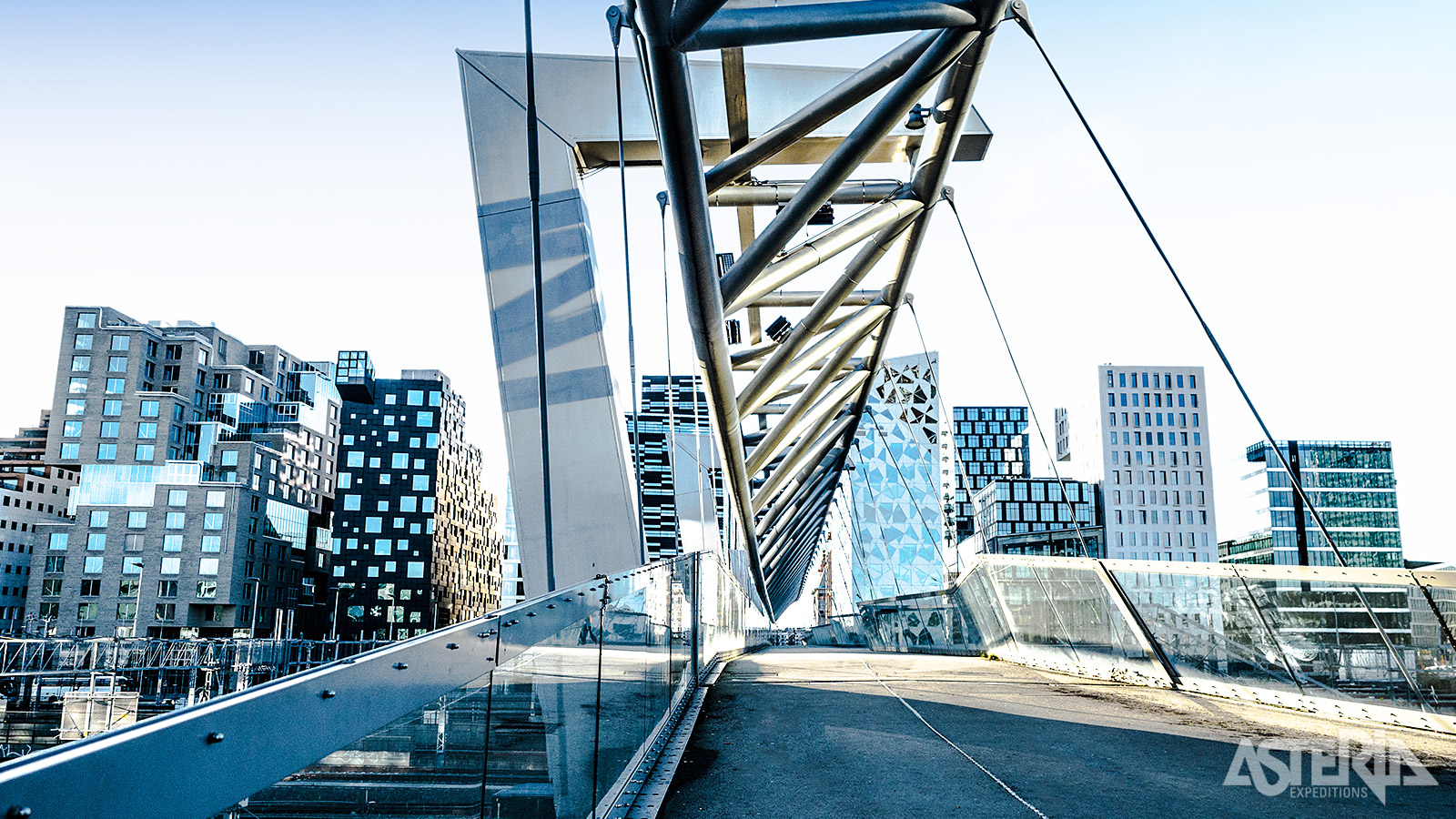 De Akrobatenbrug verbindt niet alleen 2 stadsdelen, maar ook architectuur en creativiteit in hartje Oslo
