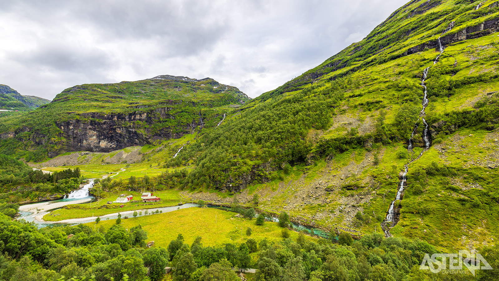 De Flåm Bahn biedt prachtige fotomomenten en is een milieuvriendelijke manier om Noorwegen te verkennen