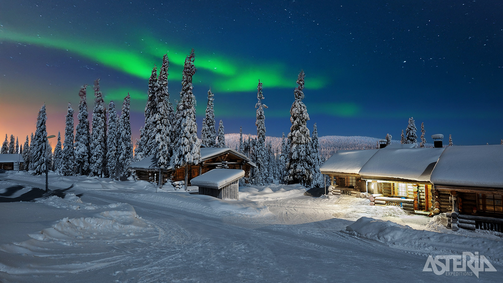 Of het noorderlicht te zien zal zijn blijft een verrassing, maar de begeleider volgt nauwgezet de voorspellingen