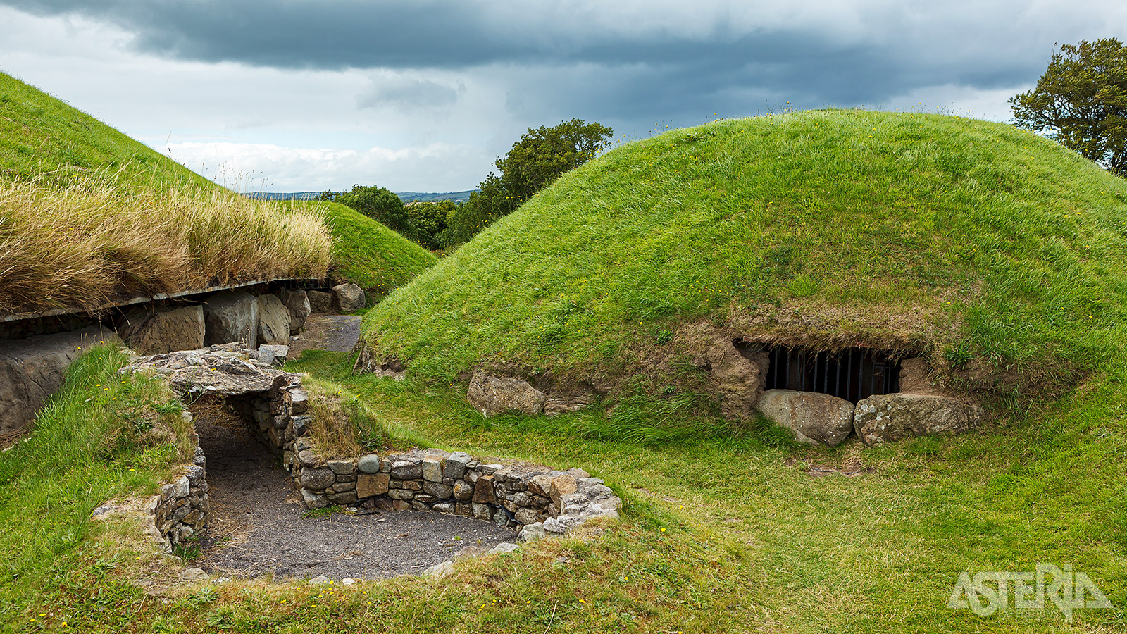 De archeologische site van Newgrange is met zijn 5.000 jaar ouder dan Stonehenge en de piramides van Gizeh