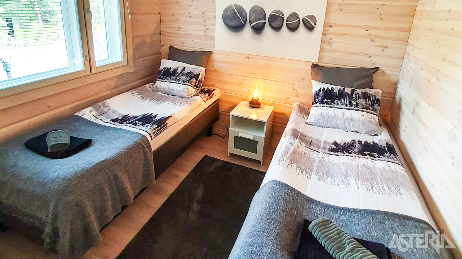 Op de eerste verdieping van een Iisakin Portti chalet is er mezzanine met 2 aparte bedden