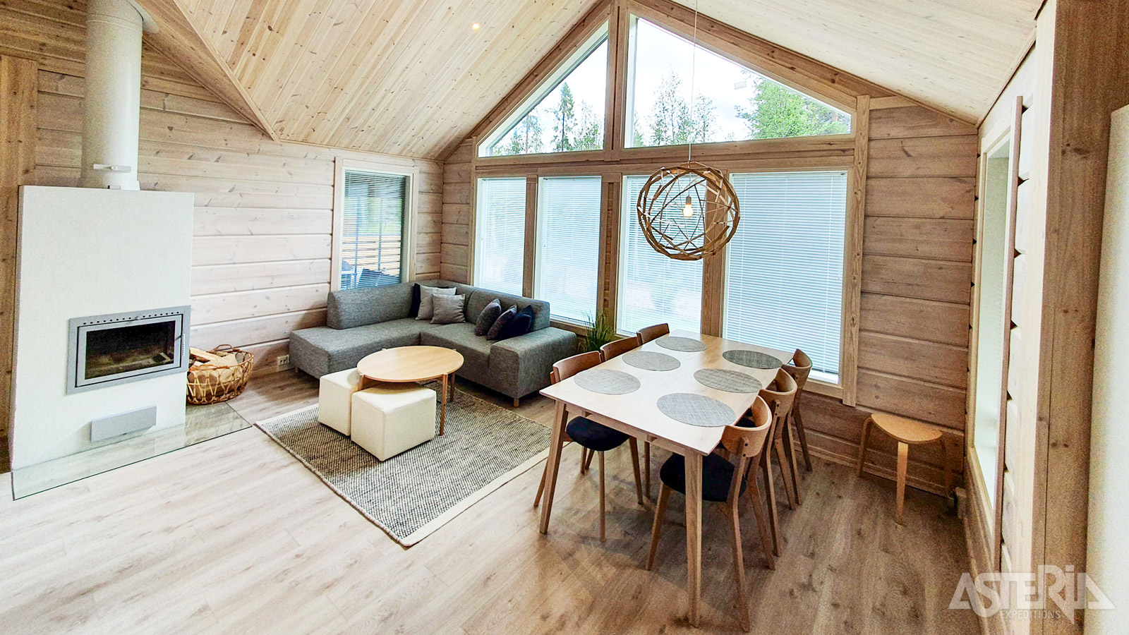 De gezellige Iisakin Portti chalets beschikken verder over een sauna, haard en een wasmachine