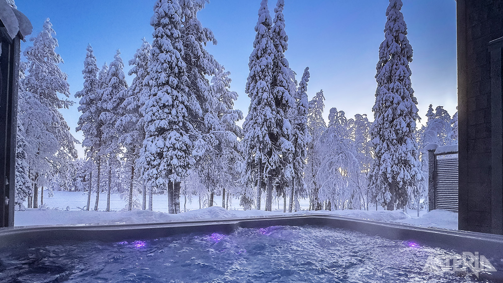 Elke Lumo Lakeside Lodge is voorzien van bubbelbad op het terras