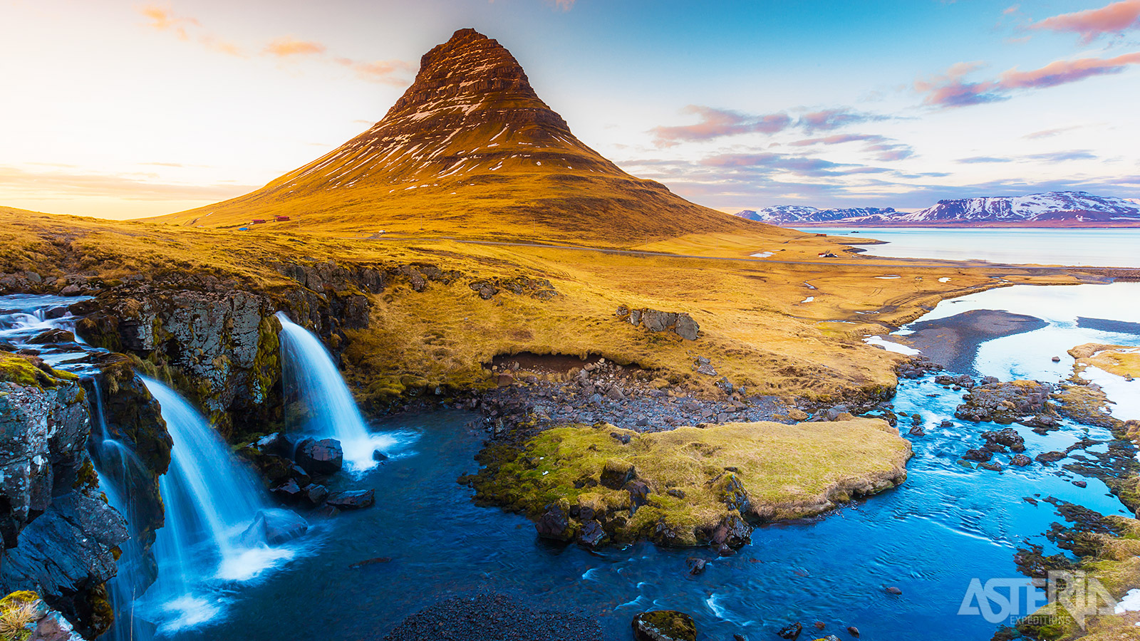 De Kirkjufell is één van de meest iconische bergen van IJsland, vooral bekend van foto’s en films