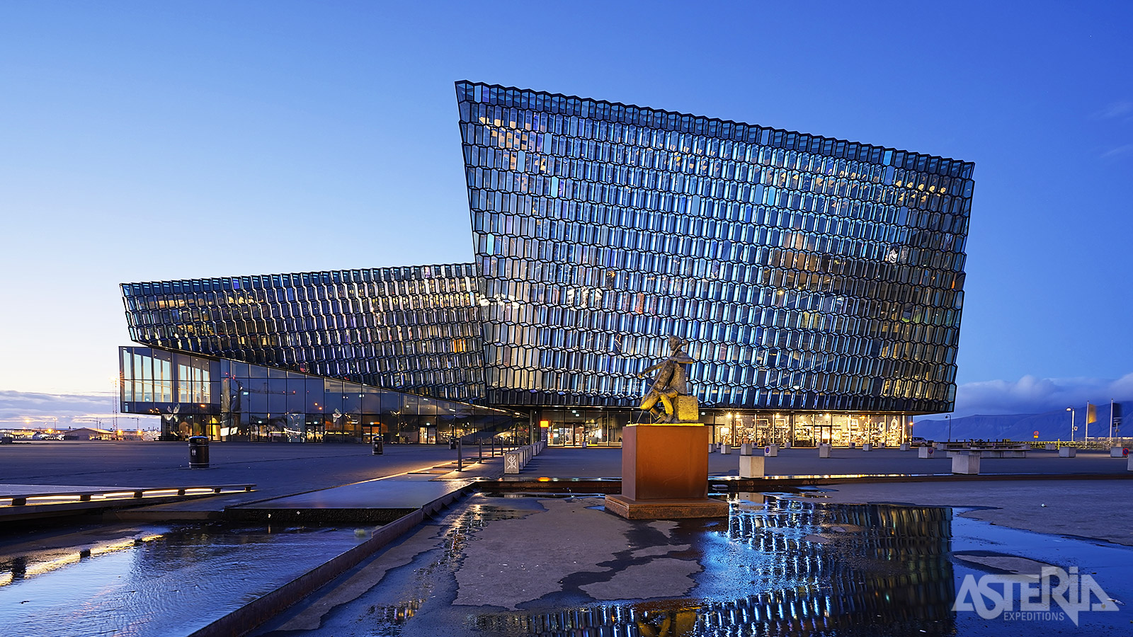 Harpa is niet alleen een concertgebouw, maar ook een cultureel icoon en fotogenieke attractie van Reykjavík