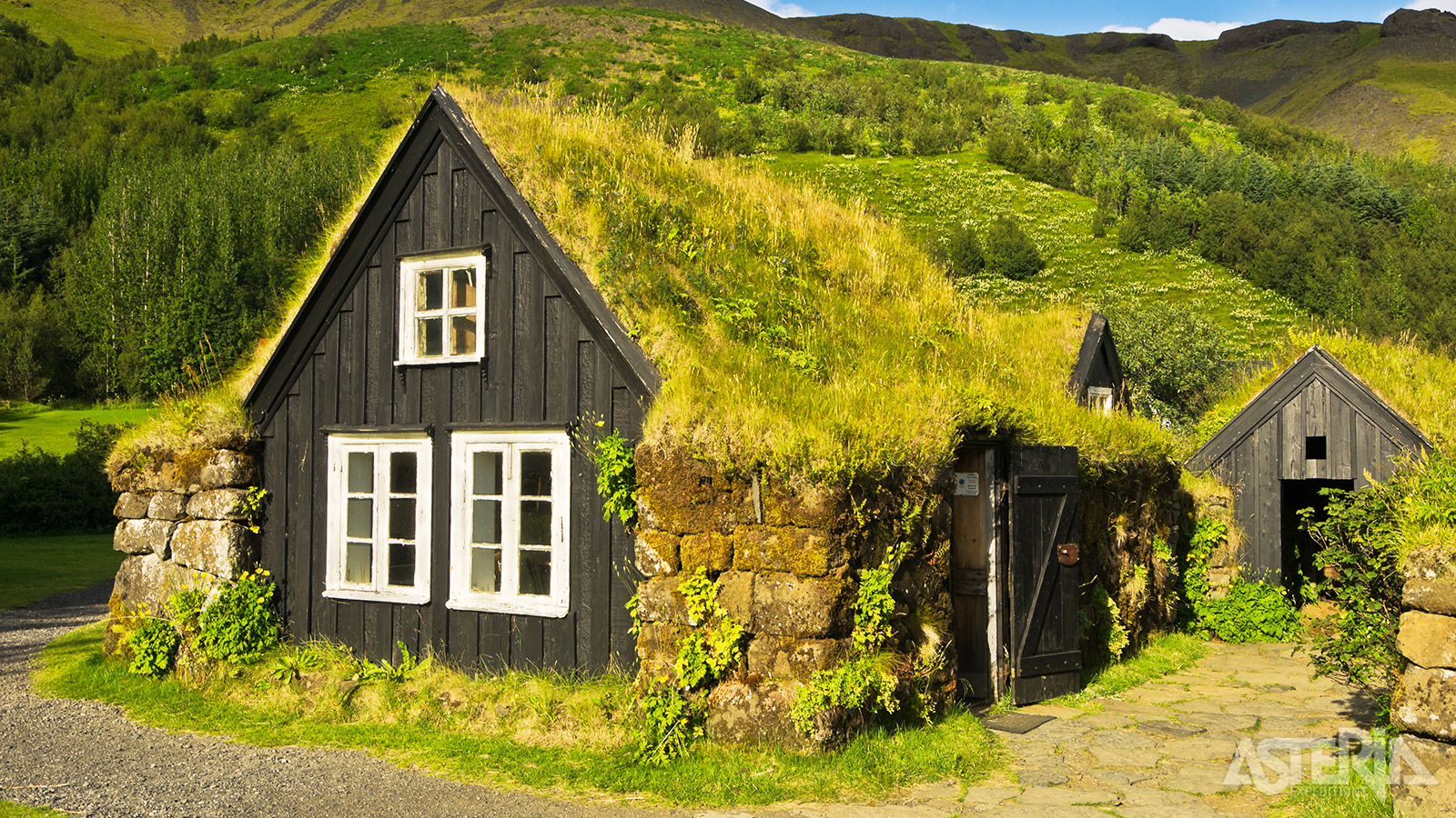 Het kleine dorpje Skógar ligt ten zuidoosten van de gletsjer Eyjafjallajökull en telt slechts 25 inwoners