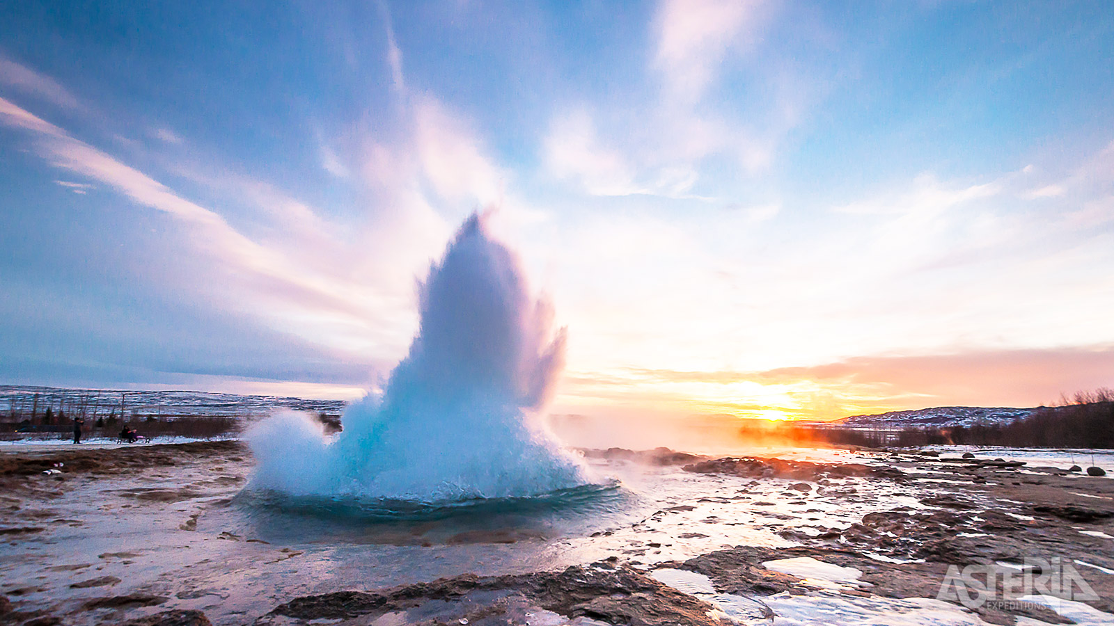 De Geysir en Strokkur waterbronnen liggen in een geothermisch zeer actief gebied in het Haukadalur in het zuidwesten van IJsland