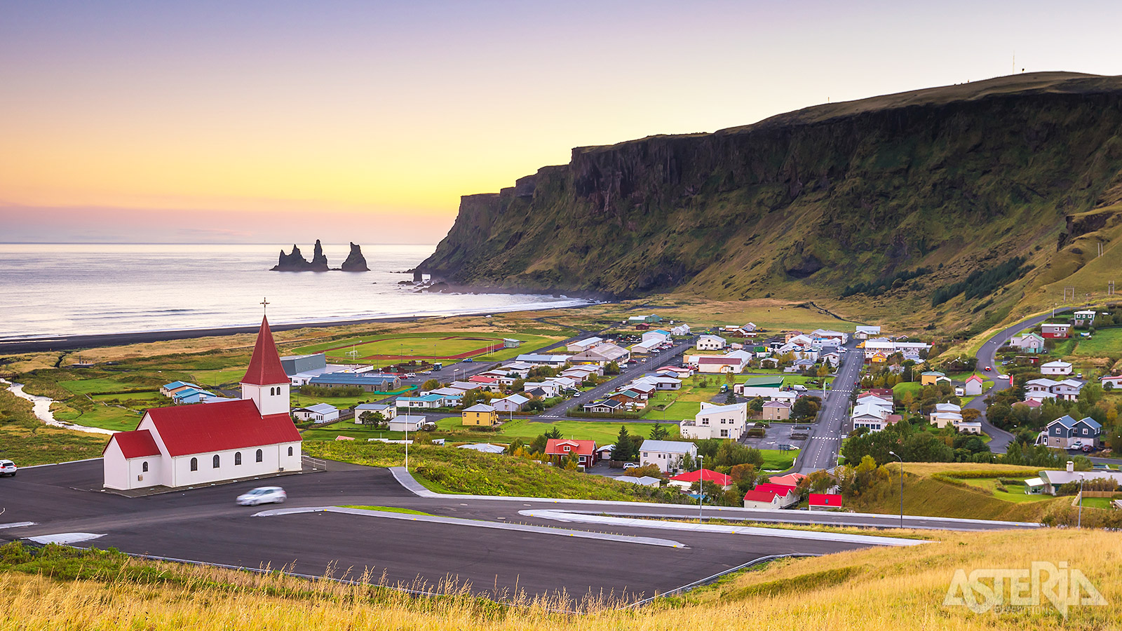 VÍk is het zuidelijkste stadje van IJsland en ligt in een prachtige omgeving