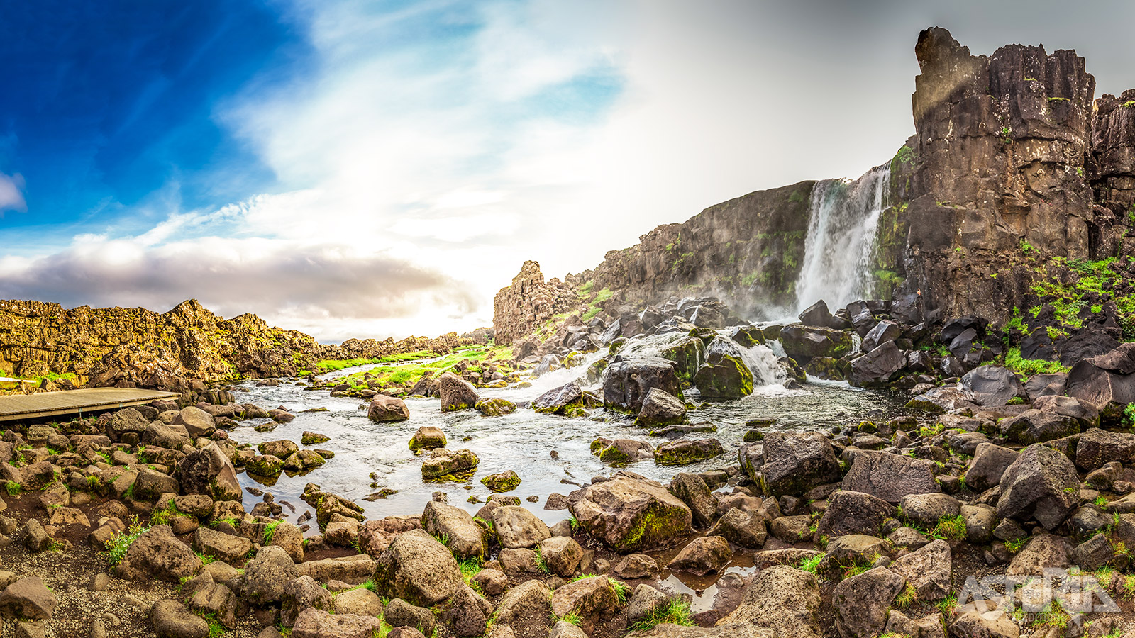 In Thingvellir zie je het bewijs dat de Euraziatische en Noord-Amerikaanse tektonische platen uit elkaar schuiven